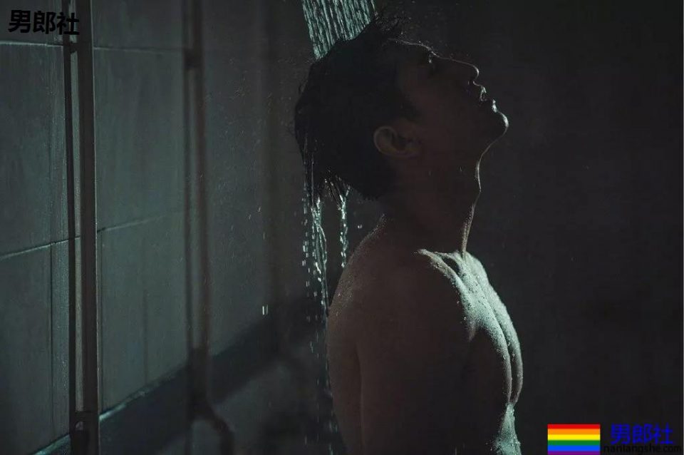 姜潮金瀚一起洗澡上热搜!?都是壮硕肌肉男,你盯谁? - 51虹马 姜潮金瀚一起洗澡上热搜!?都是壮硕肌肉男,你盯谁? - 51虹马