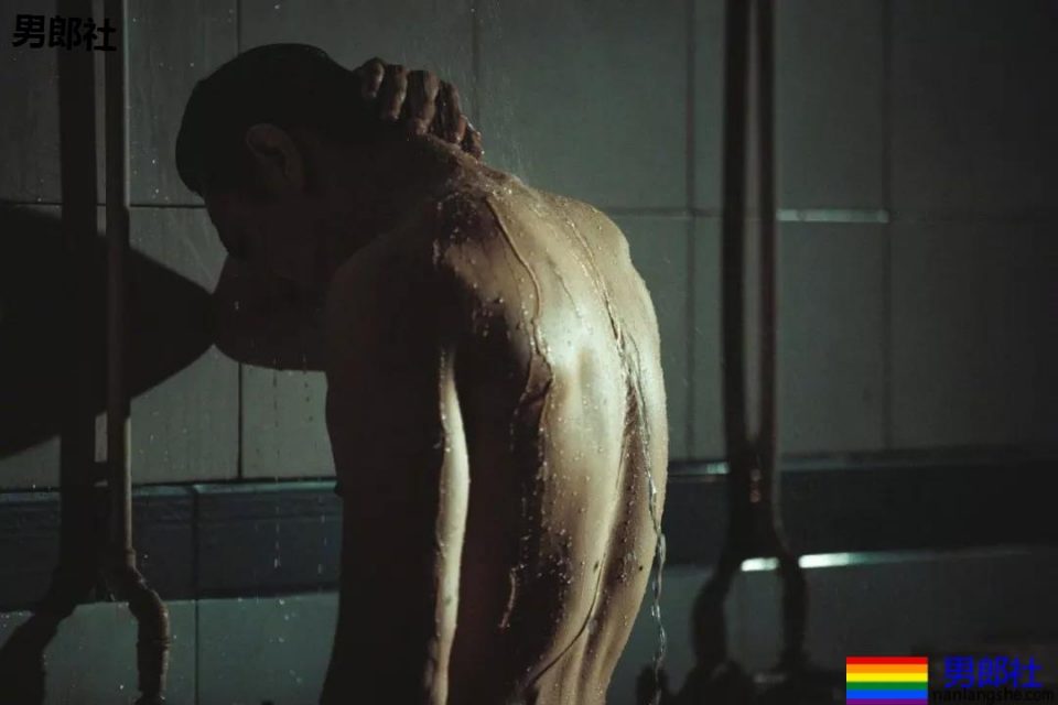 姜潮金瀚一起洗澡上热搜!?都是壮硕肌肉男,你盯谁? - 51虹马 姜潮金瀚一起洗澡上热搜!?都是壮硕肌肉男,你盯谁? - 51虹马