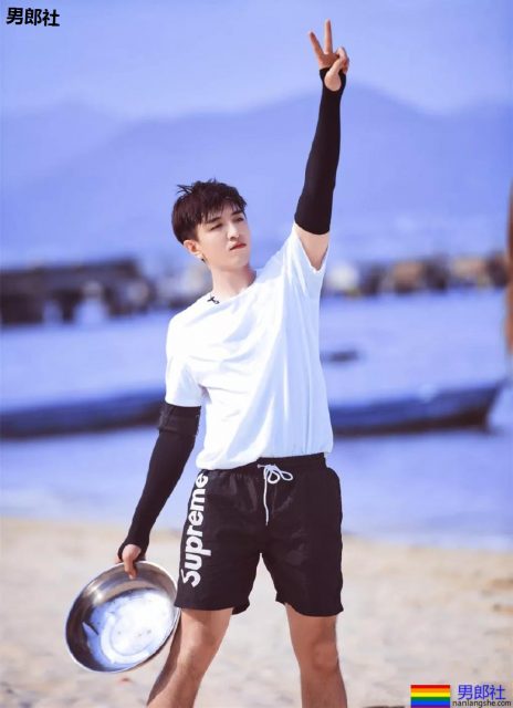 姜潮金瀚一起洗澡上热搜!?都是壮硕肌肉男,你盯谁? - 51虹马 姜潮金瀚一起洗澡上热搜!?都是壮硕肌肉男,你盯谁? - 51虹马