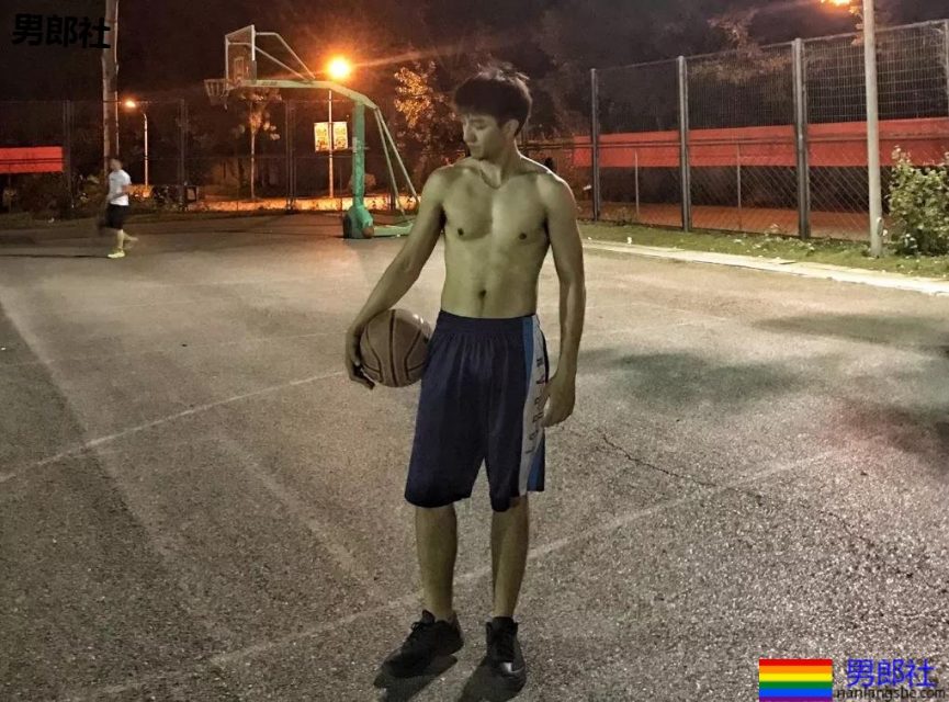 姜潮金瀚一起洗澡上热搜!?都是壮硕肌肉男,你盯谁? - 51虹马 姜潮金瀚一起洗澡上热搜!?都是壮硕肌肉男,你盯谁? - 51虹马