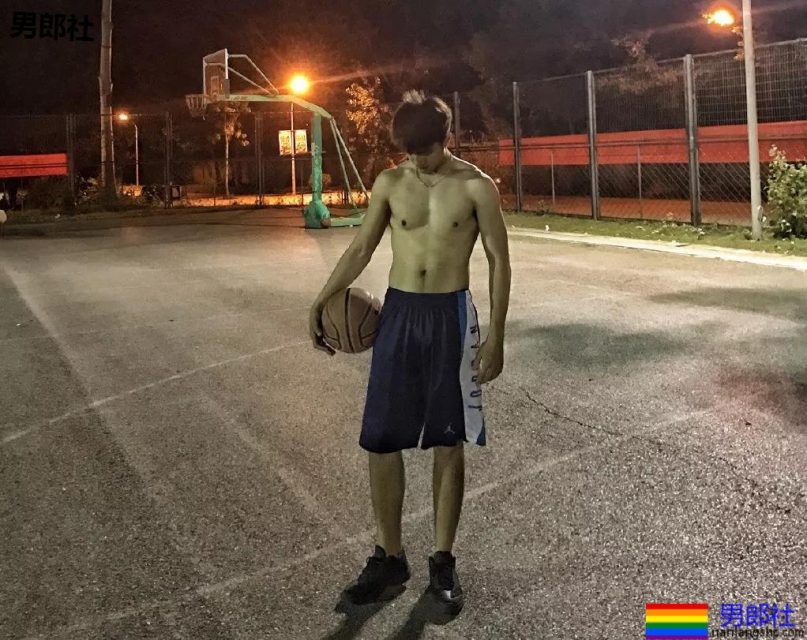 姜潮金瀚一起洗澡上热搜!?都是壮硕肌肉男,你盯谁? - 51虹马 姜潮金瀚一起洗澡上热搜!?都是壮硕肌肉男,你盯谁? - 51虹马