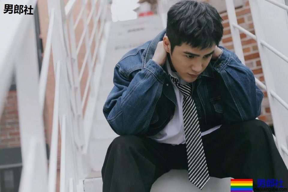 姜潮金瀚一起洗澡上热搜!?都是壮硕肌肉男,你盯谁? - 51虹马 姜潮金瀚一起洗澡上热搜!?都是壮硕肌肉男,你盯谁? - 51虹马