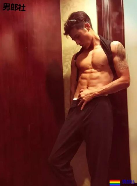 姜潮新剧上演浴室戏，变身肌肉爸爸的他身材更棒了 - 51虹马