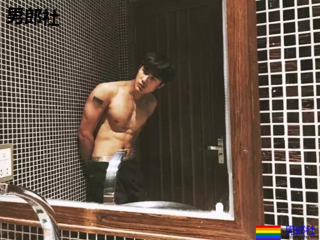 姜潮新剧上演浴室戏，变身肌肉爸爸的他身材更棒了 - 51虹马