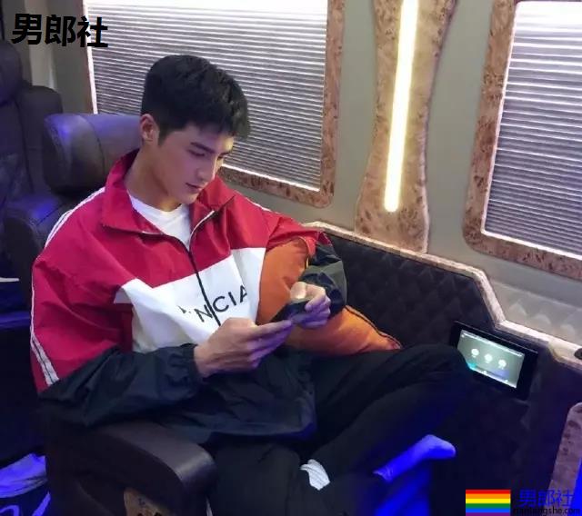 姜潮新剧上演浴室戏，变身肌肉爸爸的他身材更棒了 - 51虹马