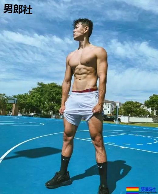 叮当猫肌肉男比大小擦亮眼睛看大包,凸出被挡住了害羞。 - 51虹马 叮当猫肌肉男比大小擦亮眼睛看大包,凸出被挡住了害羞。 - 51虹马