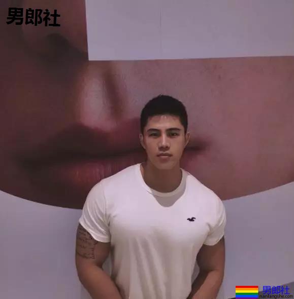 叮当猫肌肉男比大小擦亮眼睛看大包,凸出被挡住了害羞。 - 51虹马 叮当猫肌肉男比大小擦亮眼睛看大包,凸出被挡住了害羞。 - 51虹马