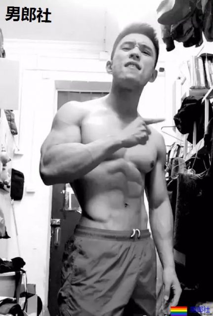 叮当猫肌肉男比大小擦亮眼睛看大包,凸出被挡住了害羞。 - 51虹马 叮当猫肌肉男比大小擦亮眼睛看大包,凸出被挡住了害羞。 - 51虹马