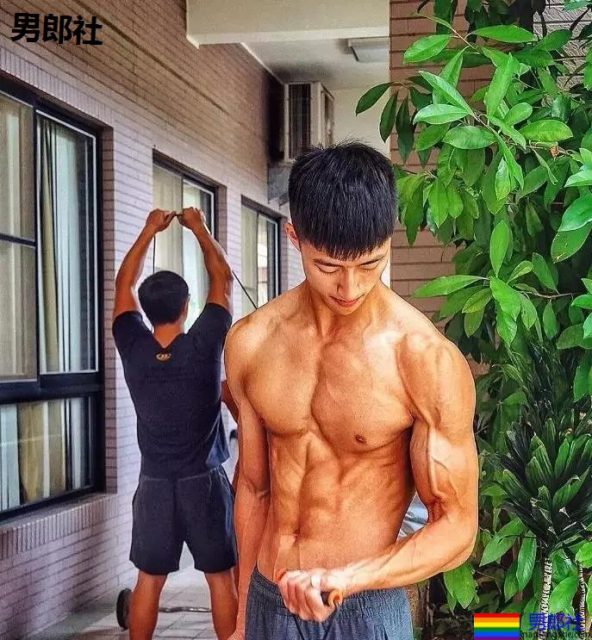 叮当猫肌肉男比大小擦亮眼睛看大包,凸出被挡住了害羞。 - 51虹马 叮当猫肌肉男比大小擦亮眼睛看大包,凸出被挡住了害羞。 - 51虹马