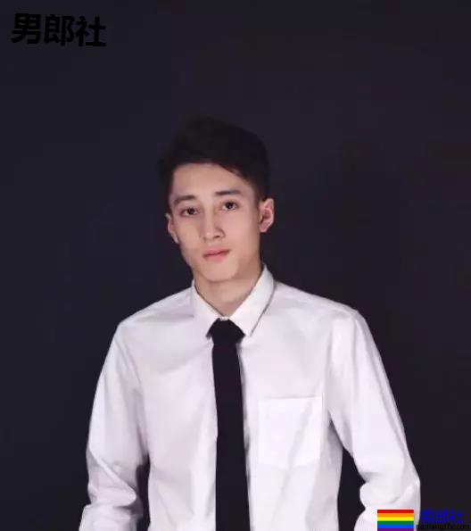 叮当猫肌肉男比大小擦亮眼睛看大包,凸出被挡住了害羞。 - 51虹马 叮当猫肌肉男比大小擦亮眼睛看大包,凸出被挡住了害羞。 - 51虹马