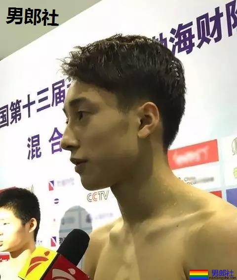 叮当猫肌肉男比大小擦亮眼睛看大包,凸出被挡住了害羞。 - 51虹马 叮当猫肌肉男比大小擦亮眼睛看大包,凸出被挡住了害羞。 - 51虹马