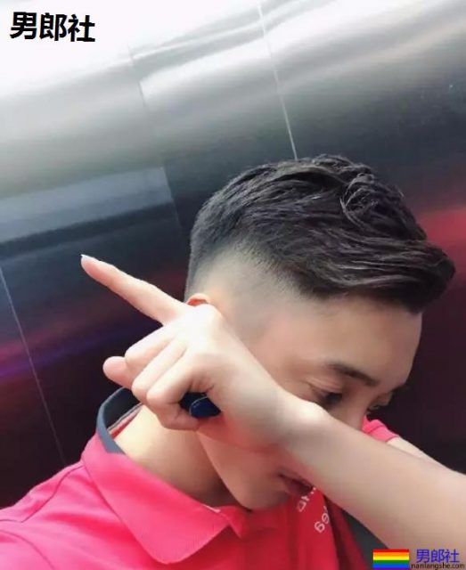 叮当猫肌肉男比大小擦亮眼睛看大包,凸出被挡住了害羞。 - 51虹马 叮当猫肌肉男比大小擦亮眼睛看大包,凸出被挡住了害羞。 - 51虹马