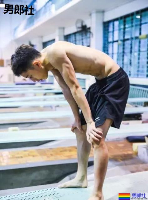 叮当猫肌肉男比大小擦亮眼睛看大包,凸出被挡住了害羞。 - 51虹马 叮当猫肌肉男比大小擦亮眼睛看大包,凸出被挡住了害羞。 - 51虹马