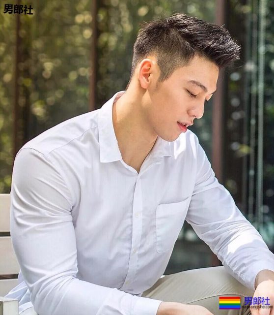 大胸肌男星都脱脱脱了!除了萧亚轩的小男友,他们也很可口! - 51虹马 大胸肌男星都脱脱脱了!除了萧亚轩的小男友,他们也很可口! - 51虹马