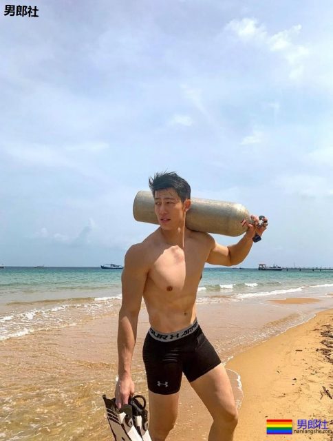 大胸肌男星都脱脱脱了!除了萧亚轩的小男友,他们也很可口! - 51虹马 大胸肌男星都脱脱脱了!除了萧亚轩的小男友,他们也很可口! - 51虹马