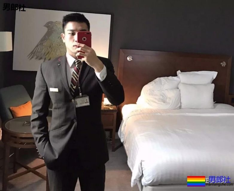 爱穿正装的大屁股帅哥，果然是前大凸后圆翘！ - 51虹马