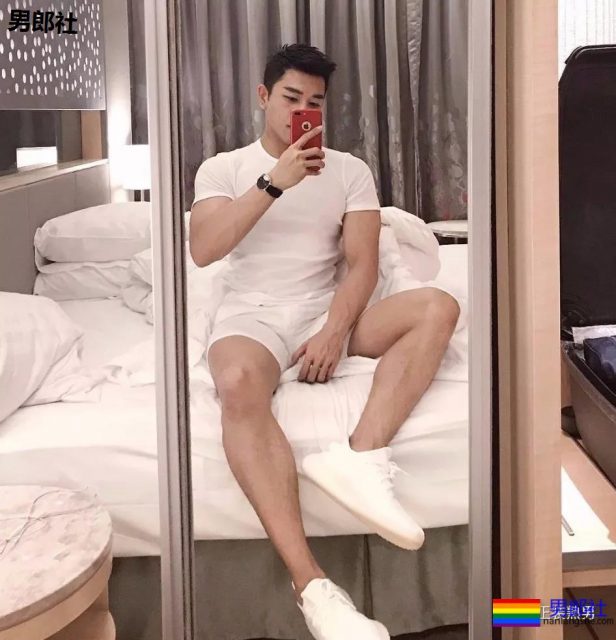 爱穿正装的大屁股帅哥，果然是前大凸后圆翘！ - 51虹马