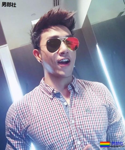 爱穿正装的大屁股帅哥，果然是前大凸后圆翘！ - 51虹马