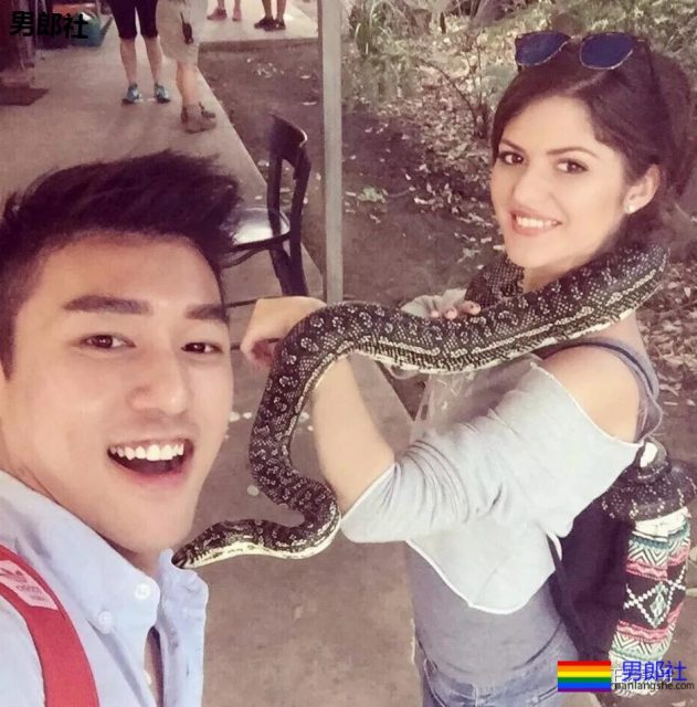 爱穿正装的大屁股帅哥，果然是前大凸后圆翘！ - 51虹马