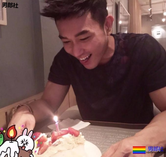 爱穿正装的大屁股帅哥，果然是前大凸后圆翘！ - 51虹马