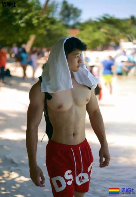 99年的奶凶小狼狗粉嫩大胸肌被疯传,原来是上海体院生! - 51虹马 99年的奶凶小狼狗粉嫩大胸肌被疯传,原来是上海体院生! - 51虹马