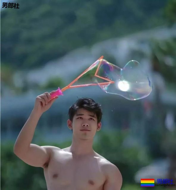 99年的奶凶小狼狗粉嫩大胸肌被疯传,原来是上海体院生! - 51虹马 99年的奶凶小狼狗粉嫩大胸肌被疯传,原来是上海体院生! - 51虹马