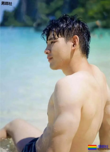 99年的奶凶小狼狗粉嫩大胸肌被疯传,原来是上海体院生! - 51虹马 99年的奶凶小狼狗粉嫩大胸肌被疯传,原来是上海体院生! - 51虹马