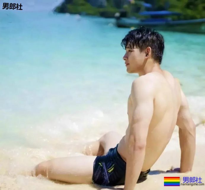 99年的奶凶小狼狗粉嫩大胸肌被疯传,原来是上海体院生! - 51虹马 99年的奶凶小狼狗粉嫩大胸肌被疯传,原来是上海体院生! - 51虹马