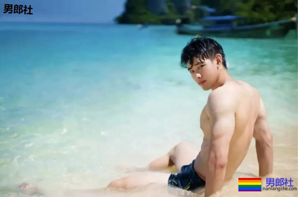 99年的奶凶小狼狗粉嫩大胸肌被疯传,原来是上海体院生! - 51虹马 99年的奶凶小狼狗粉嫩大胸肌被疯传,原来是上海体院生! - 51虹马