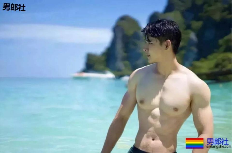 99年的奶凶小狼狗粉嫩大胸肌被疯传,原来是上海体院生! - 51虹马 99年的奶凶小狼狗粉嫩大胸肌被疯传,原来是上海体院生! - 51虹马