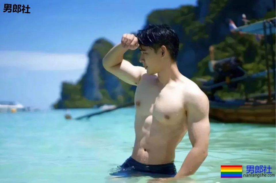 99年的奶凶小狼狗粉嫩大胸肌被疯传,原来是上海体院生! - 51虹马 99年的奶凶小狼狗粉嫩大胸肌被疯传,原来是上海体院生! - 51虹马