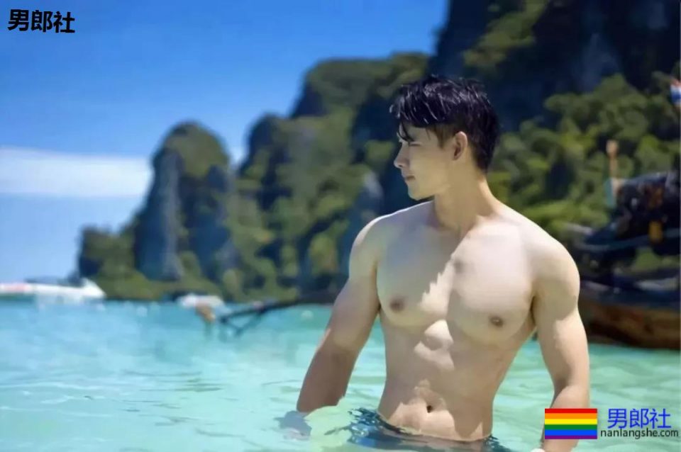 99年的奶凶小狼狗粉嫩大胸肌被疯传,原来是上海体院生! - 51虹马 99年的奶凶小狼狗粉嫩大胸肌被疯传,原来是上海体院生! - 51虹马