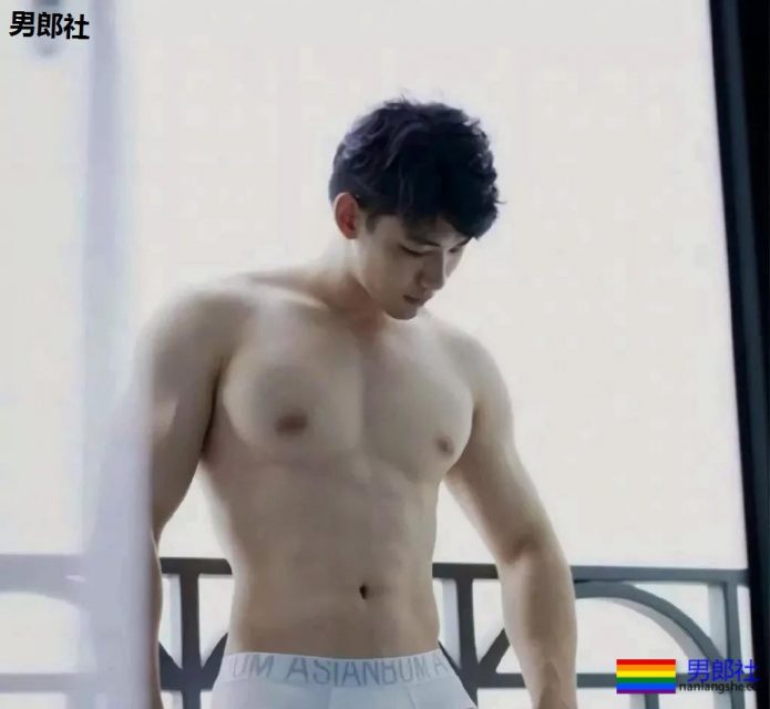 99年的奶凶小狼狗粉嫩大胸肌被疯传,原来是上海体院生! - 51虹马 99年的奶凶小狼狗粉嫩大胸肌被疯传,原来是上海体院生! - 51虹马