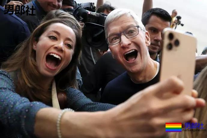 蒂姆·库克首次坦言公开出柜后的幕后故事 - 51虹马 蒂姆·库克首次坦言公开出柜后的幕后故事 - 51虹马