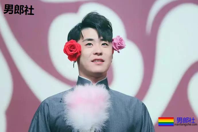 德云社张云雷与神秘男子吻别痛哭？被出柜？-51虹马