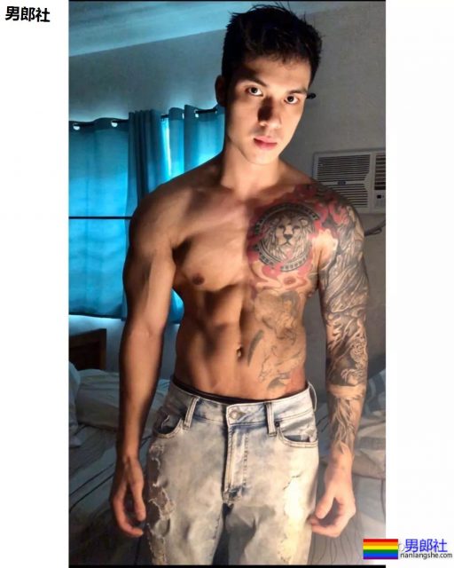 肌肉男演员被私教出柜?主动回应自己是双性恋?这操作... - 51虹马 肌肉男演员被私教出柜?主动回应自己是双性恋?这操作... - 51虹马