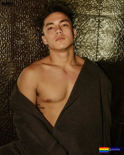 肌肉男演员被私教出柜?主动回应自己是双性恋?这操作... - 51虹马 肌肉男演员被私教出柜?主动回应自己是双性恋?这操作... - 51虹马