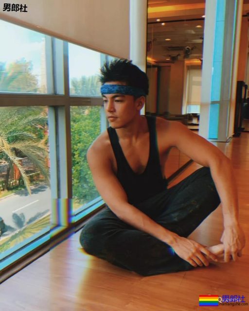 肌肉男演员被私教出柜?主动回应自己是双性恋?这操作... - 51虹马 肌肉男演员被私教出柜?主动回应自己是双性恋?这操作... - 51虹马