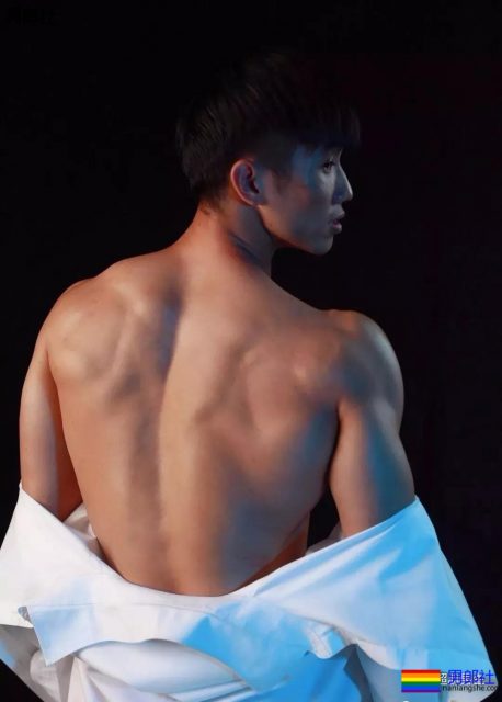 小视频泄露的他，怎么可以帅成这样 - 51虹马