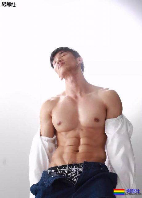 小视频泄露的他，怎么可以帅成这样 - 51虹马