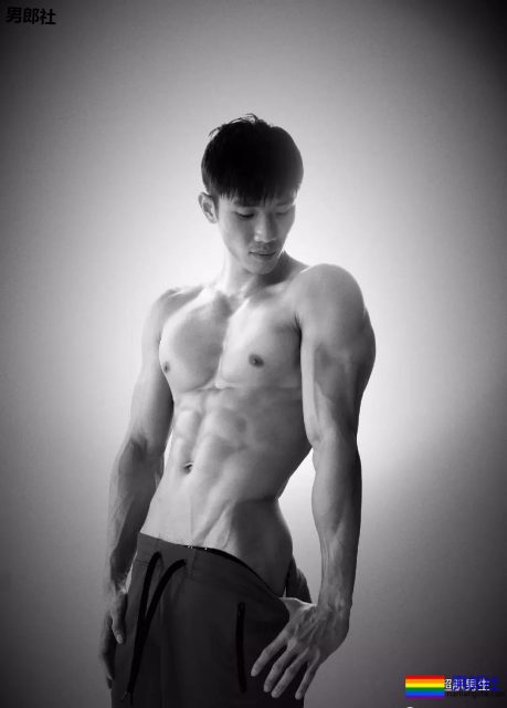 小视频泄露的他，怎么可以帅成这样 - 51虹马