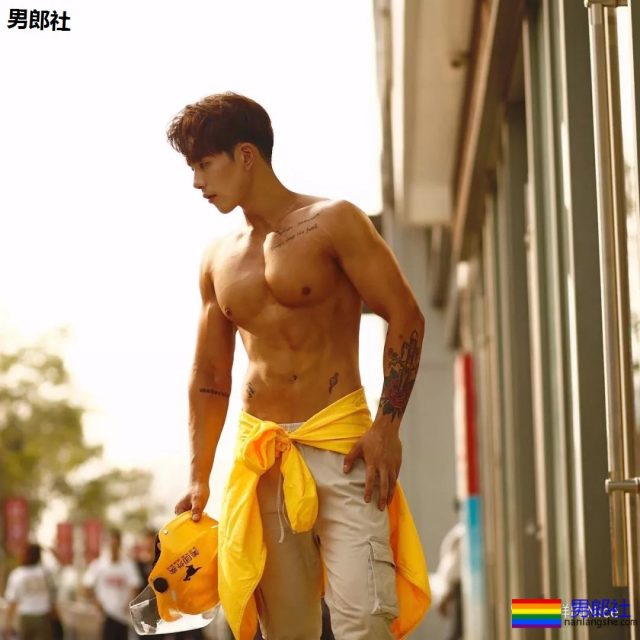 一身肌肉的美团骑手，送餐时回头率100% - 51虹马