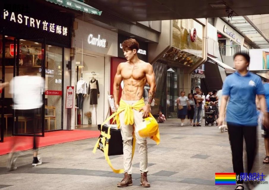 一身肌肉的美团骑手，送餐时回头率100% - 51虹马