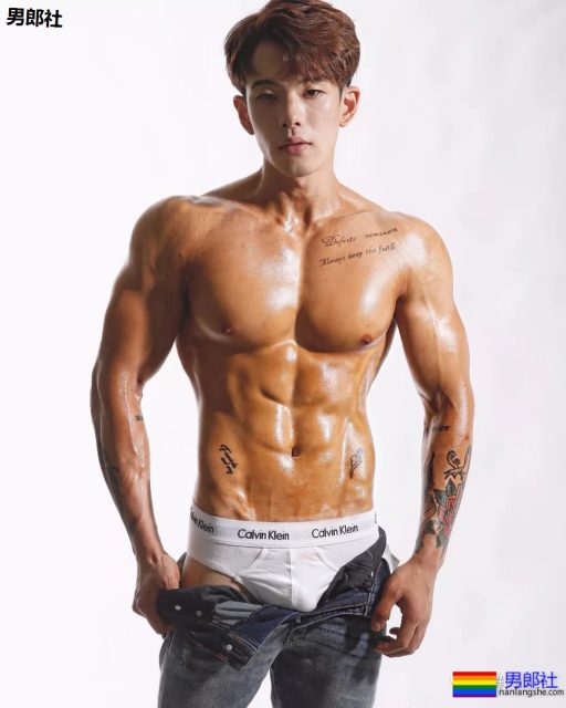 一身肌肉的美团骑手，送餐时回头率100% - 51虹马