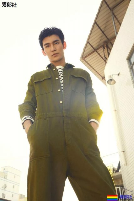 野生硬汉被盯上,脱掉西装后的他太有料了! - 51虹马 野生硬汉被盯上,脱掉西装后的他太有料了! - 51虹马