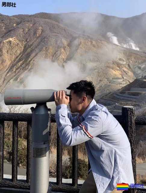 公园遇胡茬野男扒衣戏水，湿身后尤物有大料 - 51虹马
