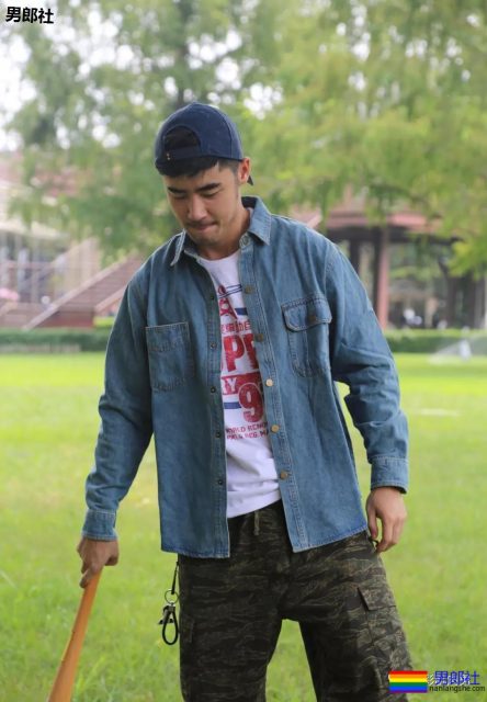 公园遇胡茬野男扒衣戏水，湿身后尤物有大料 - 51虹马