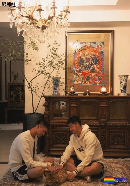 公园遇胡茬野男扒衣戏水，湿身后尤物有大料 - 51虹马