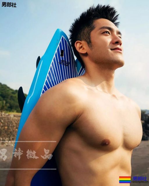 红楼梦天菜祖雄师弟，过气肌肉男为翻红曝光硬照写真！ - 51虹马