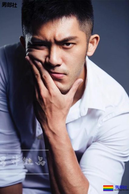 红楼梦天菜祖雄师弟，过气肌肉男为翻红曝光硬照写真！ - 51虹马